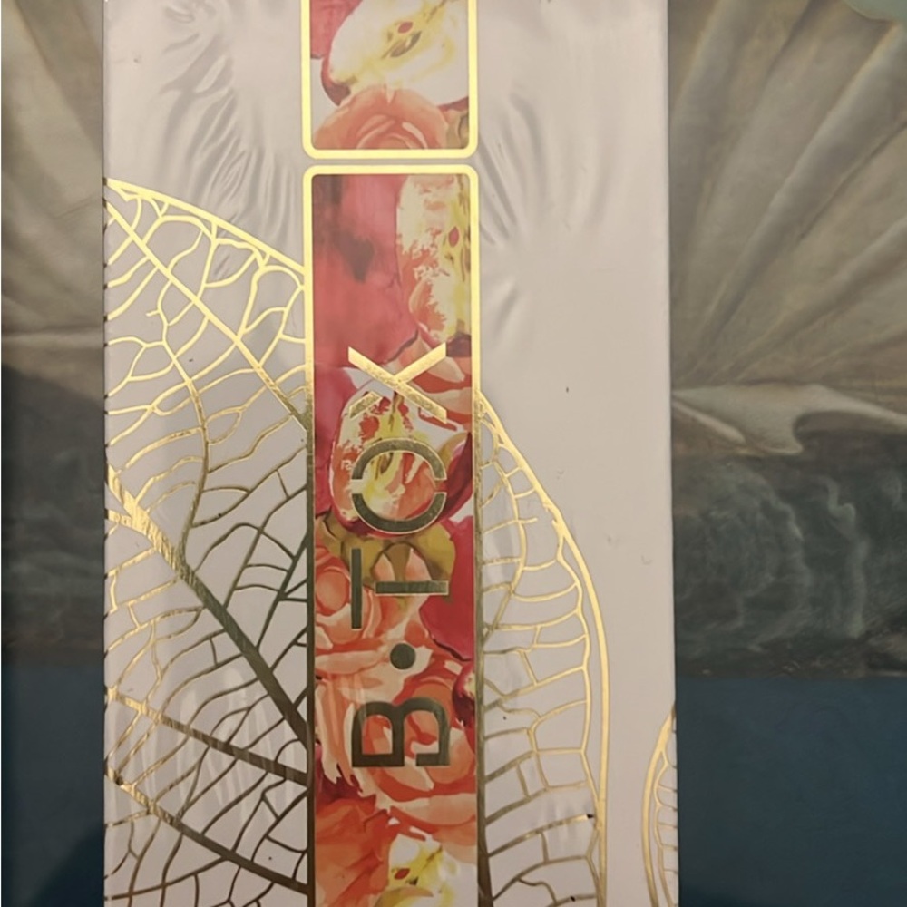 Lux Gold and Pink Wallpaper Wall Decor